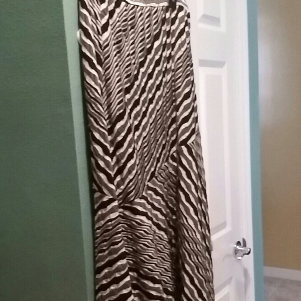 CATO gently used black/white pull on maxi skirt L